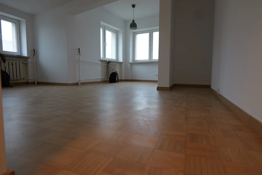 Kompleksowy remont mieszkania: dwie łazienki i zachowany oryginalny parkiet